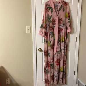 Super stylish maxi dress with pockets!!